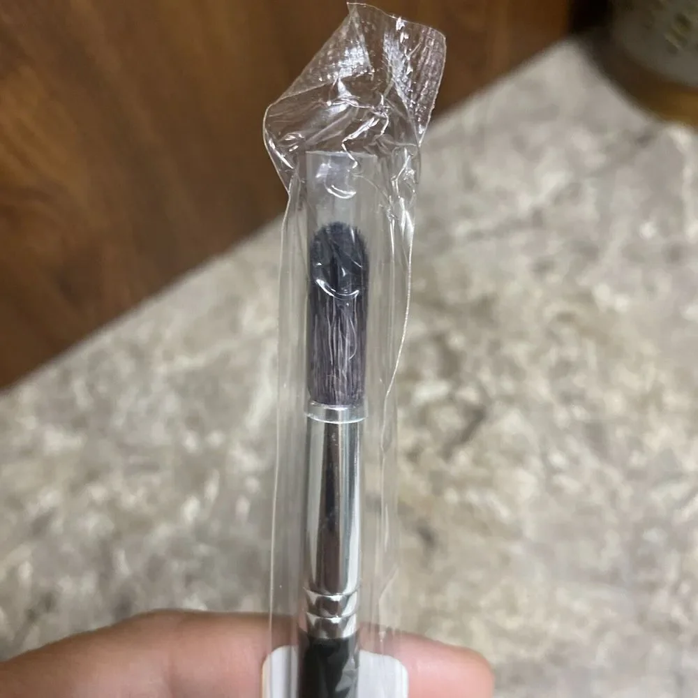 Bareminerals Crease Defining Brush, 30987‎ New Sealed